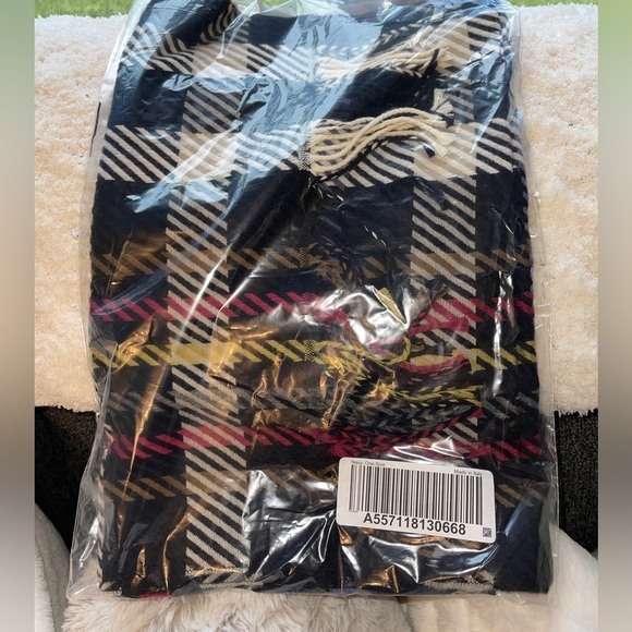 ISAAC MIZRAHI LIVE! Luxe Italian Scarf with Fringe Hem In Navy - Picture 7 of 8